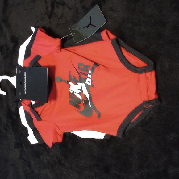 3 pack Jordan body suit - Picture 5 of 6
